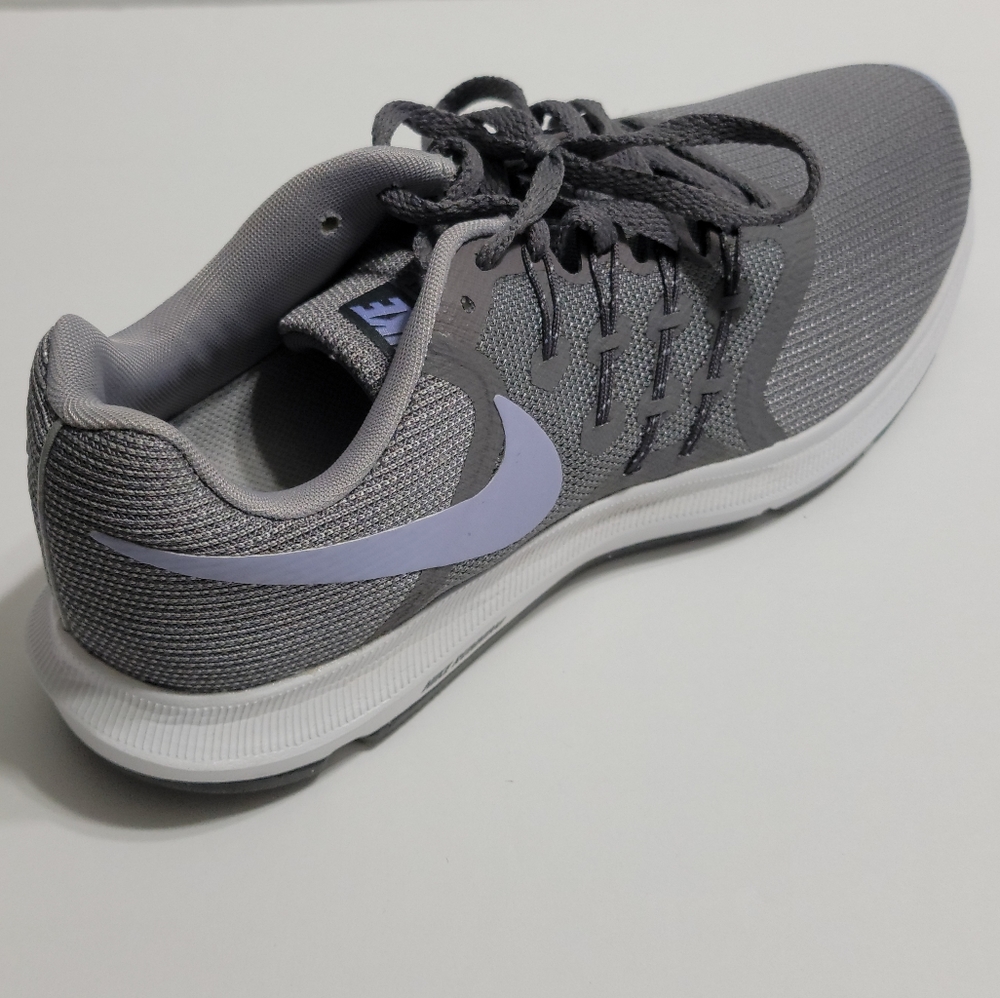 Nike run swift size 8